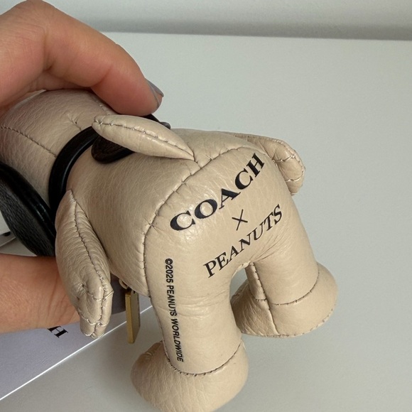 Rare Coach X Peanuts Snoopy Bag Charm Keychain - Picture 4 of 5